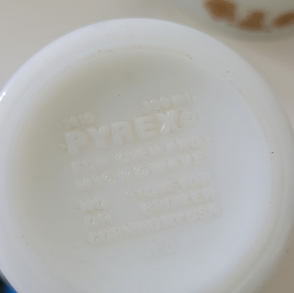 Milk glass pyrex mug set of 4 - Picture 3 of 4